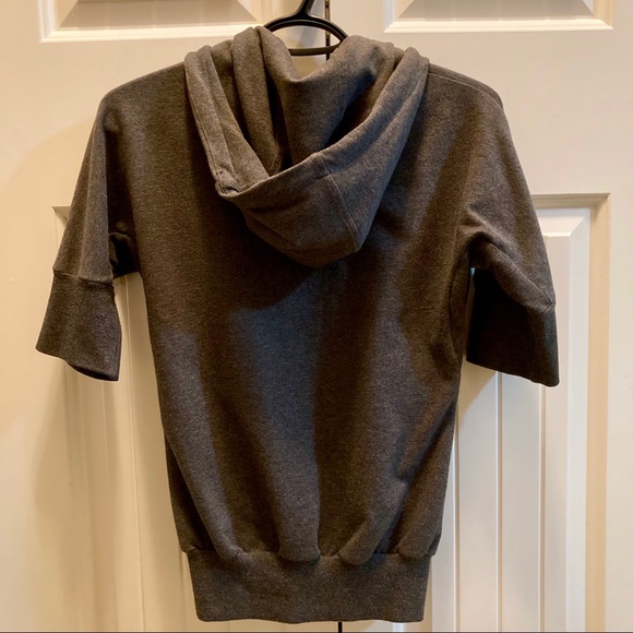 Soft short sleeve hoodie - Picture 2 of 4